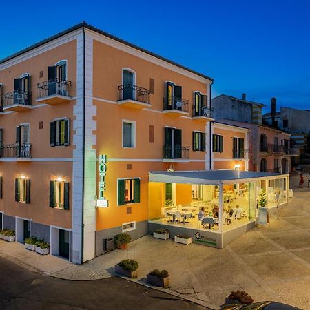 Hotel Marinaro Santa Teresa Gallura Exterior photo